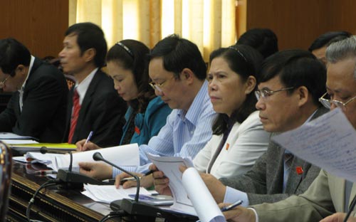 Các đại biểu Quốc hội chuyên trách góp ý sửa Hiến pháp - Ảnh: LN<br>