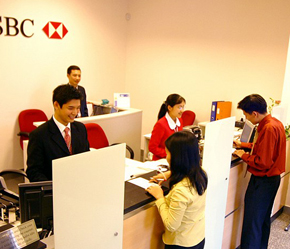 HSBC bắt đầu giới thiệu dịch vụ này tại Hà Nội. Ảnh: Việt Tuấn.