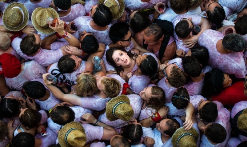 Dân số thế giới tăng lên gần 8 tỷ người, ngày càng già hoá 