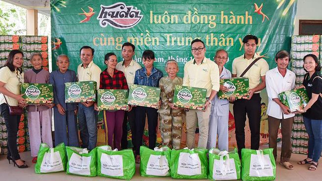 Hành trình "Huda đậm tình miền Trung" đã hỗ trợ ngư dân tại 7 tỉnh miền Trung 25.000 phần quà với tổng trị giá 10 tỷ đồng.