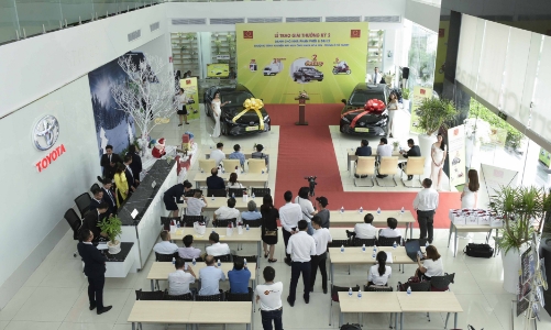 Trao thưởng lần 2 chương trình: “Mua Ống nhựa Hoa Sen - Trúng ô tô Camry”