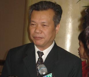 'Nhìn từ phía doanh nghiệp thì đây sẽ là thuận lợi lớn để tháo gỡ khó khăn, thúc đẩy sản xuất. Nhưng đối với ngành thuế thì đây lại là thách thức lớn, vì nhiệm vụ được giao của ngành thu năm 2009 là 300.000 nghìn tỷ đồng."