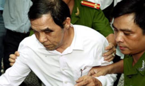 Khởi tố tội nhận hối lộ với ông Huỳnh Ngọc Sỹ