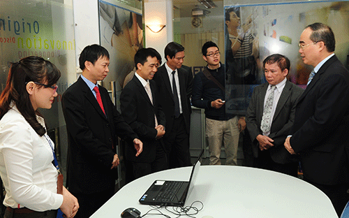 Phó thủ tướng Nguyễn Thiện Nhân thăm&nbsp;<span style="font-family: 'Times New Roman'; font-size: 15px;">Học viện Công nghệ Bưu chính Viễn thông nhân trường này được&nbsp;</span><span style="font-family: 'Times New Roman'; font-size: 15px;">trao Quyết định được mở ngành đào tạo an toàn thông tin.</span>