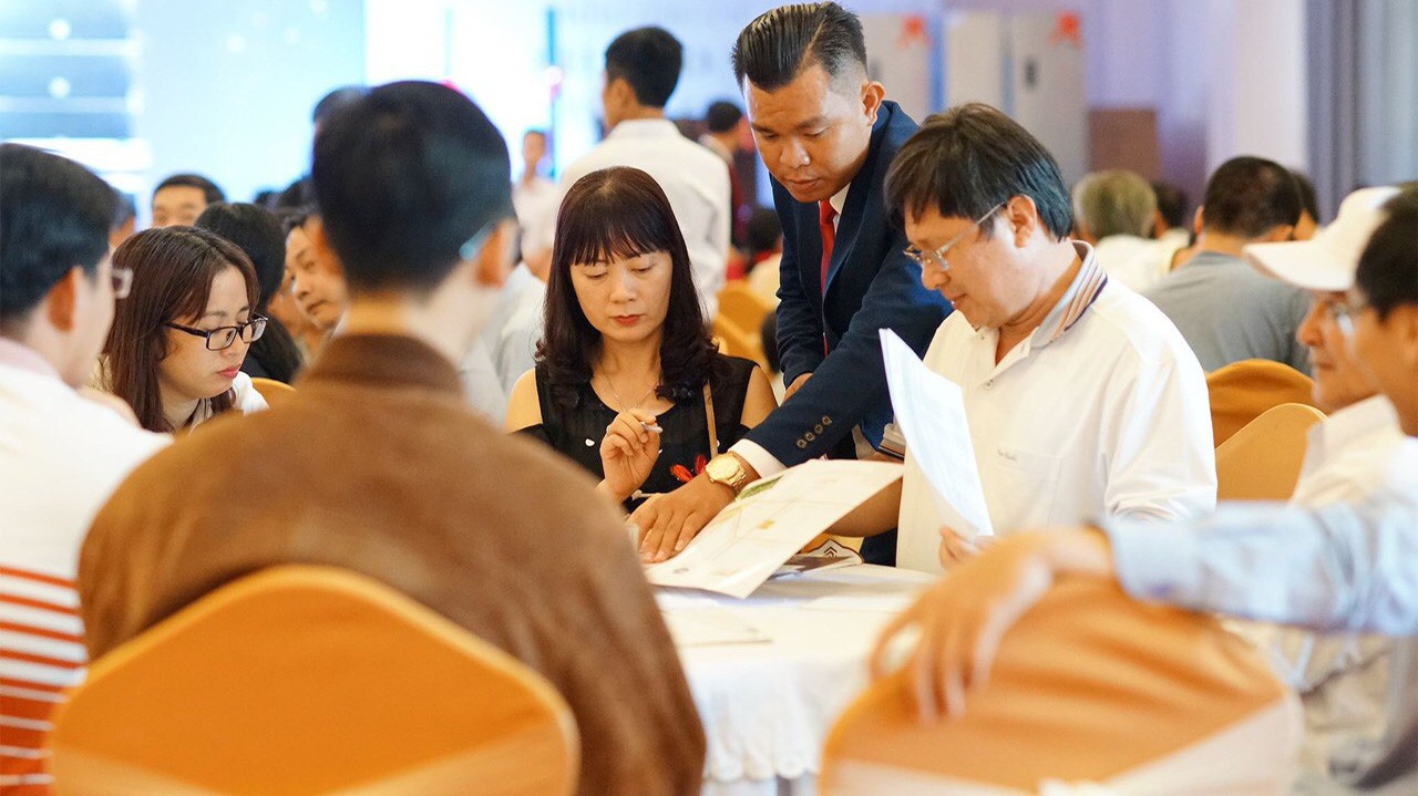 Tham gia lễ mở bán, có sự tham dự của Ngân hàng Vietinbank, các sàn phân phối, đại diện truyền thông và đông đảo khách hàng.