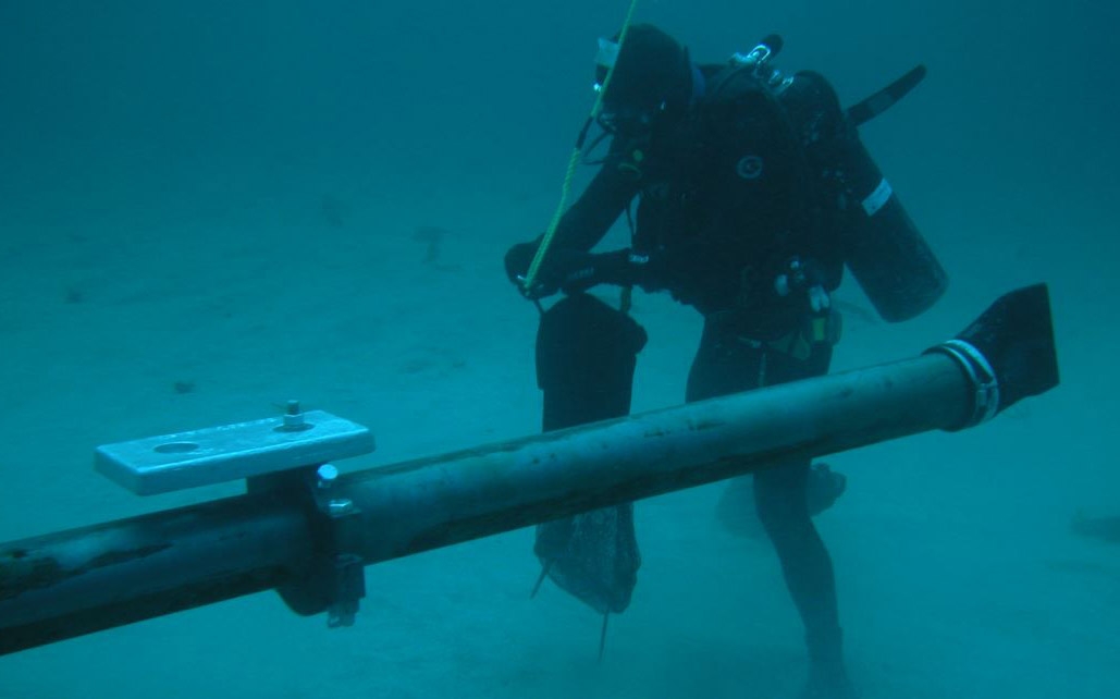 Lưu lượng viễn thông đi quốc tế của Việt Nam qua hai tuyến cáp biển đều qua đường Hồng Kông, Trung Quốc.<br>