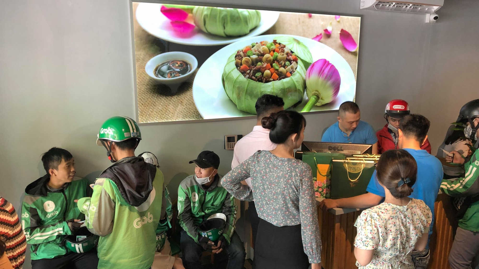 Mô hình giao nhận tích hợp đang mang đến nhiều thuận lợi cho cửa hàng.