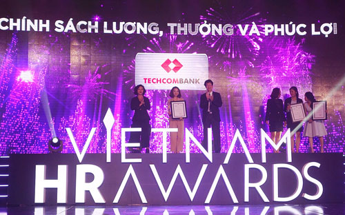 Vietnam HR Awards là giải thưởng về chiến lược và quản trị nguồn nhân lực, được tổ chức tại Việt Nam nhằm vinh danh các doanh nghiệp có chính sách đầu tư vào nhân sự một cách chuyên nghiệp, bài bản.