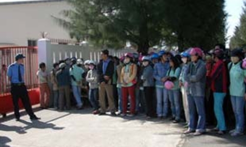 Đình công và bài toán giữ người