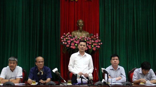 Đại diện UBND thành phố các một số sở ngành trao đổi với báo chí về các dự án BT trên địa bàn.