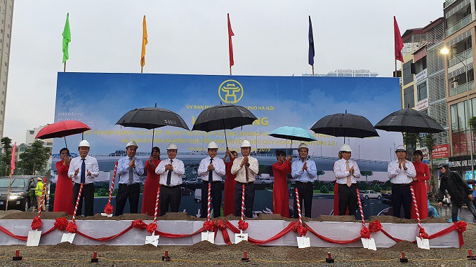 Lãnh đạo thành phố Hà Nội làm lễ khởi công dự án.