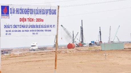 Khu công nghiệp Dịch vụ Dầu khí Soài Rạp, Tiền Giang có diện tích trên 285ha, nằm trên địa bàn các xã Gia Thuận, Vàm Láng thuộc địa bàn huyện Gò Công Đông, tỉnh Tiền Giang.