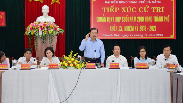 Chủ tịch UBND thành phố Đà Nẵng Huỳnh Đức Thơ tiếp xúc cử tri ngày 19/11 - Ảnh: Báo Đà Nẵng.