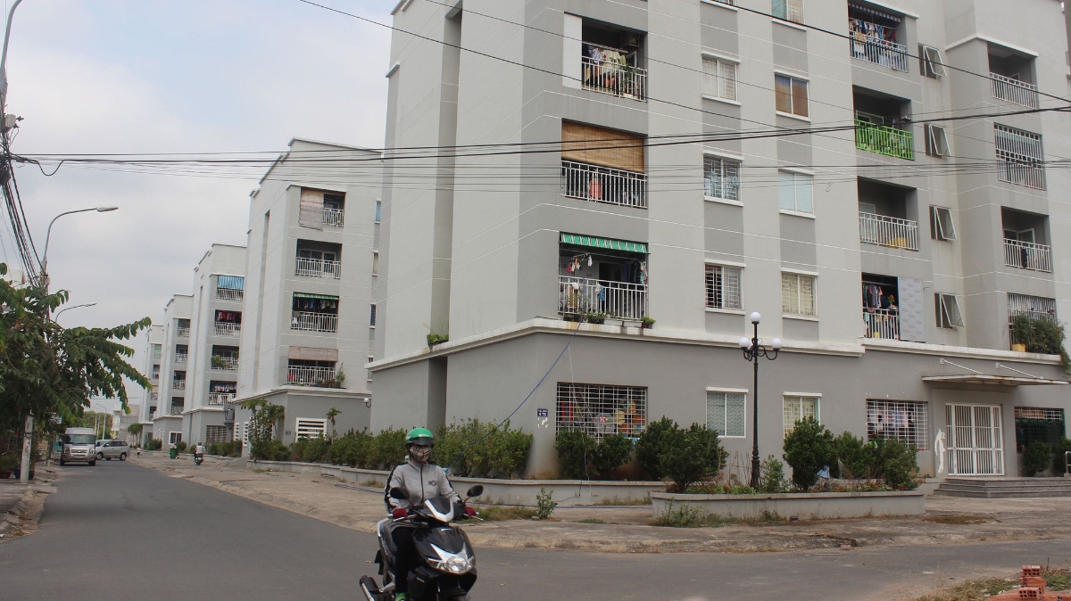 Cơ cấu dân số đang bước vào thời kỳ dân số vàng, với 70% dân số trong độ tuổi lao động, do đó nhu cầu nhà ở xã hội càng trở nên bức thiết.