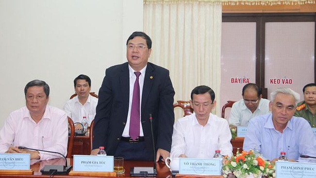 Ông Phạm Gia Túc (người đứng) phát biểu tại buổi công bố quyết định của Ban Bí thư Trung ương ngày 15/12.