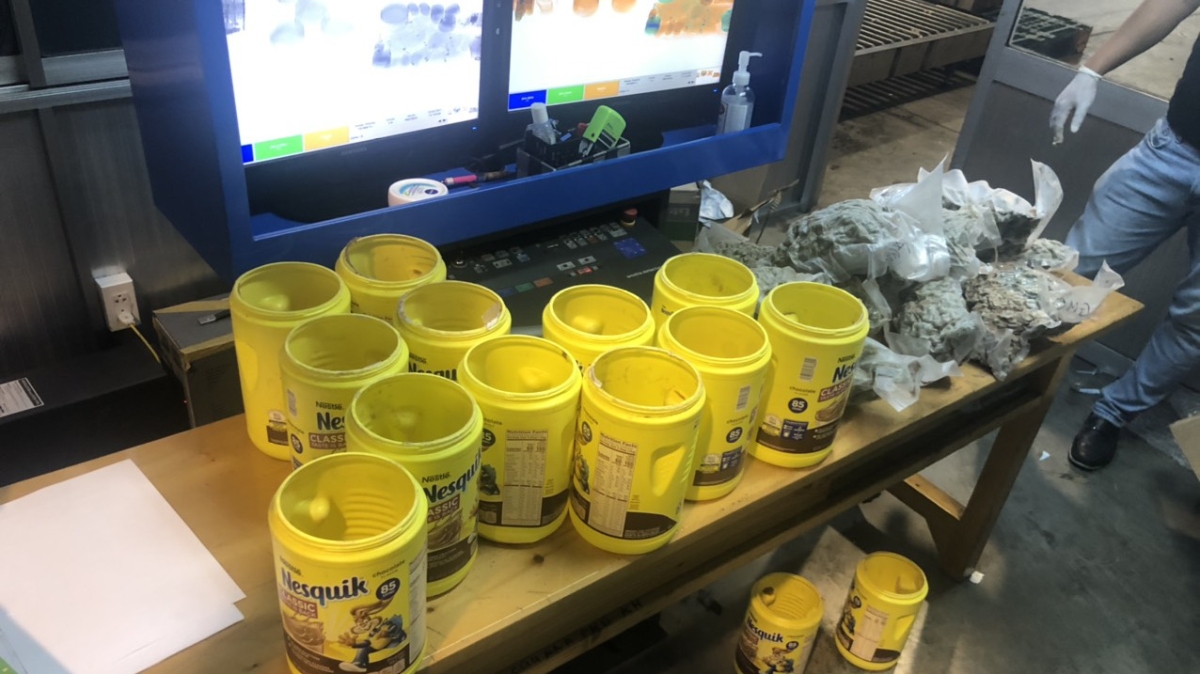 Gần 6kg nghi cần sa vừa được phát hiện trong 3 lô hàng tại hải quan cửa khẩu Tân Sơn Nhất