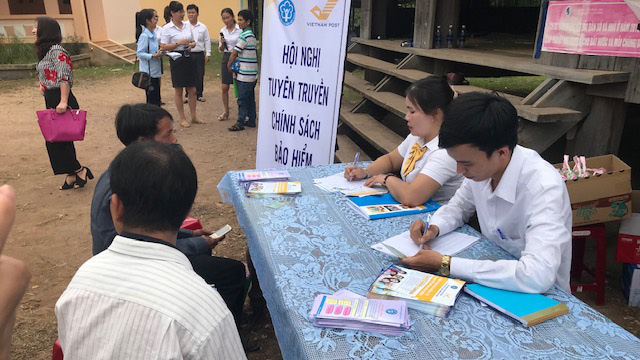 Tuyên truyền chính sách bảo hiểm tại huyện Tây Giang (tỉnh Quảng Nam).