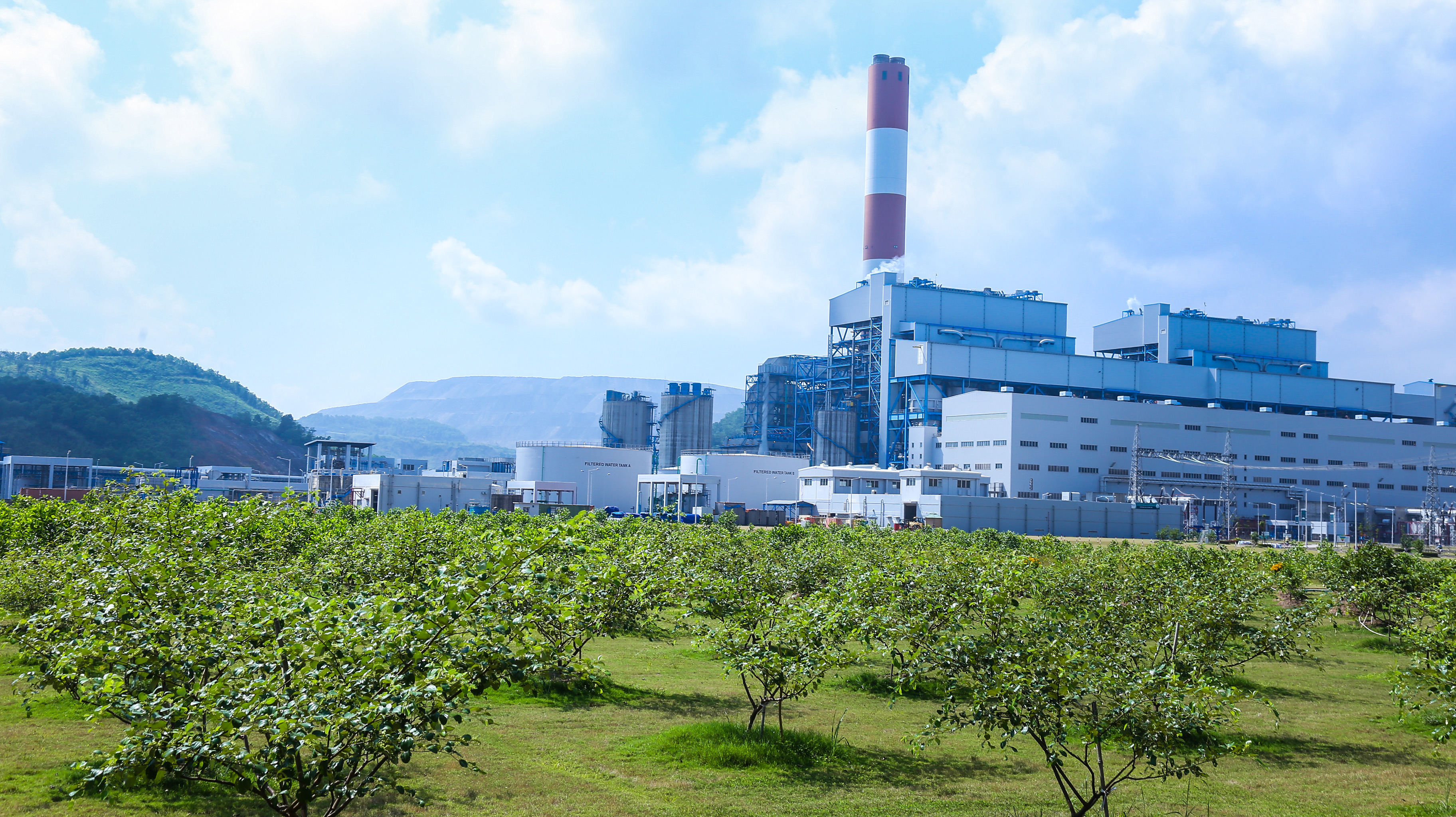 Nhà máy Mông Dương 2 được hoàn thành xây dựng vào năm 2015 theo theo hợp đồng Xây dựng - Kinh doanh - Chuyển giao (BOT).