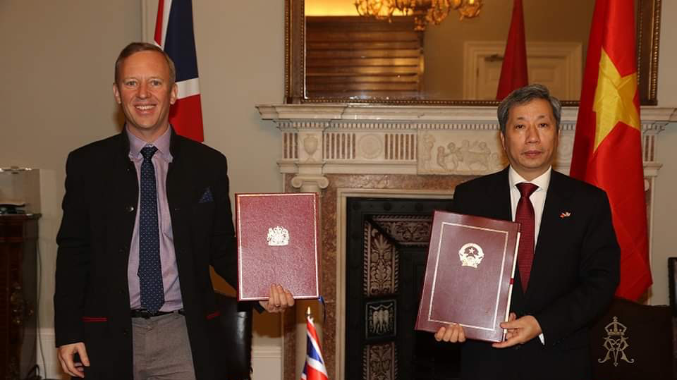 Hiệp định UKVFTA chính thức được ký kết bởi đại diện ủy quyền (Đại sứ) của Chính phủ hai nước tại London (Vương quốc Anh). 