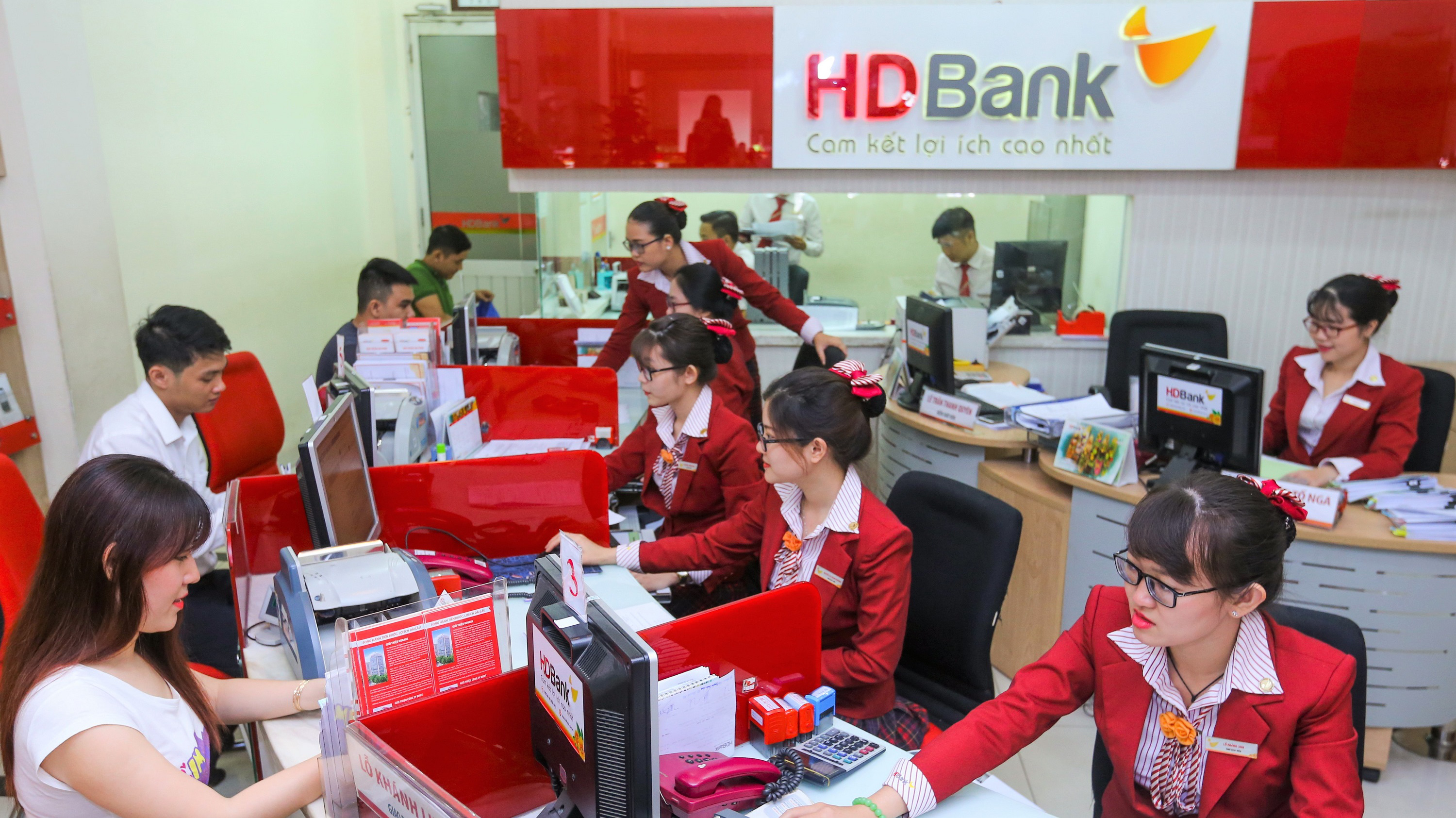  HDBank cũng phát hành thành công 160 triệu USD trái phiếu chuyển đổi cho các nhà đầu tư chiến lược nước ngoài, giúp đa dạng hóa nguồn vốn và nâng cao hơn nữa chỉ tiêu an toàn vốn, hiện đã ở mức cao 10,9% tại 30/9/2020.