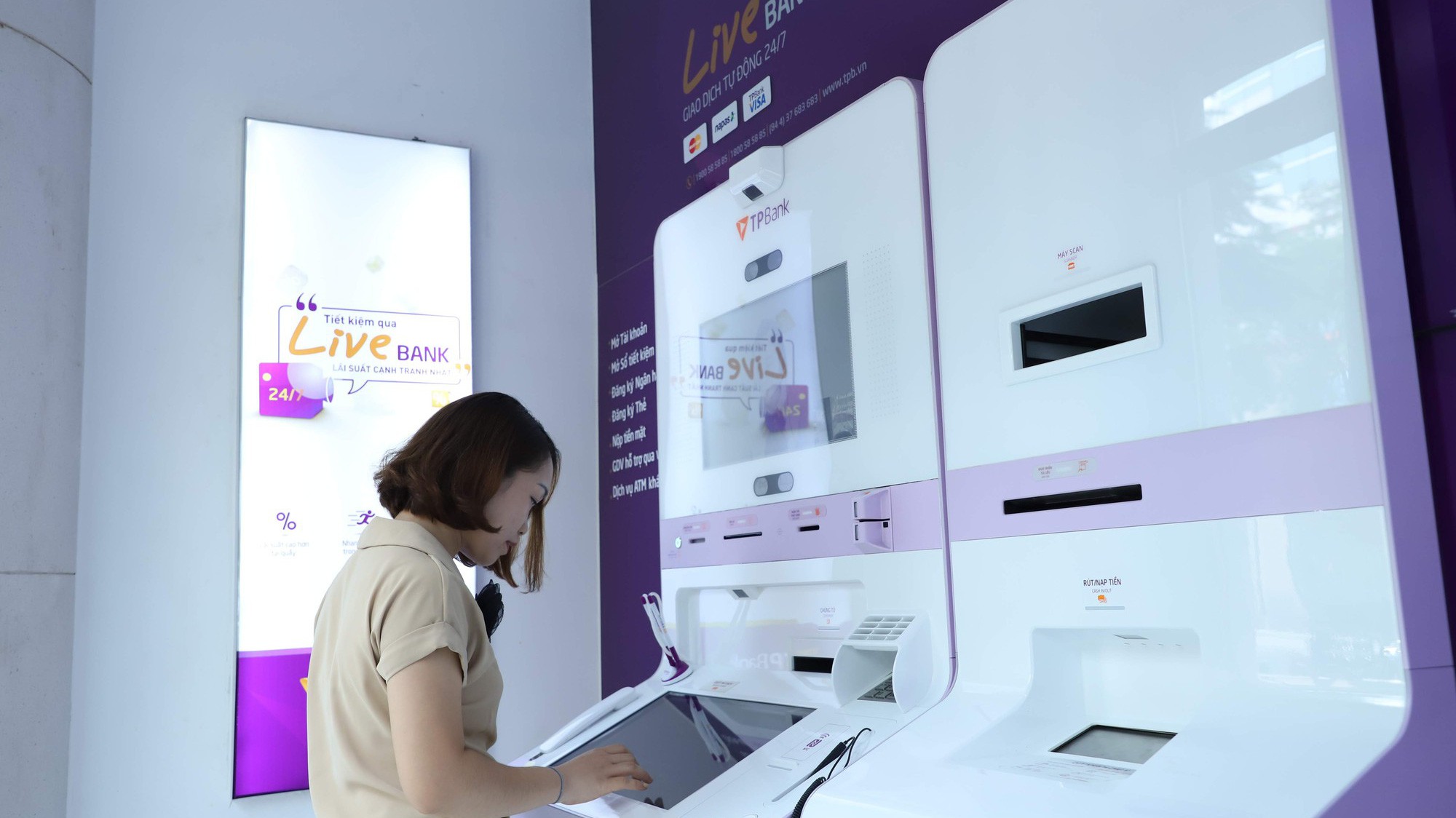TPBank đã ra mắt LiveBank - ngân hàng tự động 24/7 có thể thực hiện gần như đầy đủ các giao dịch như một chi nhánh truyền thống.