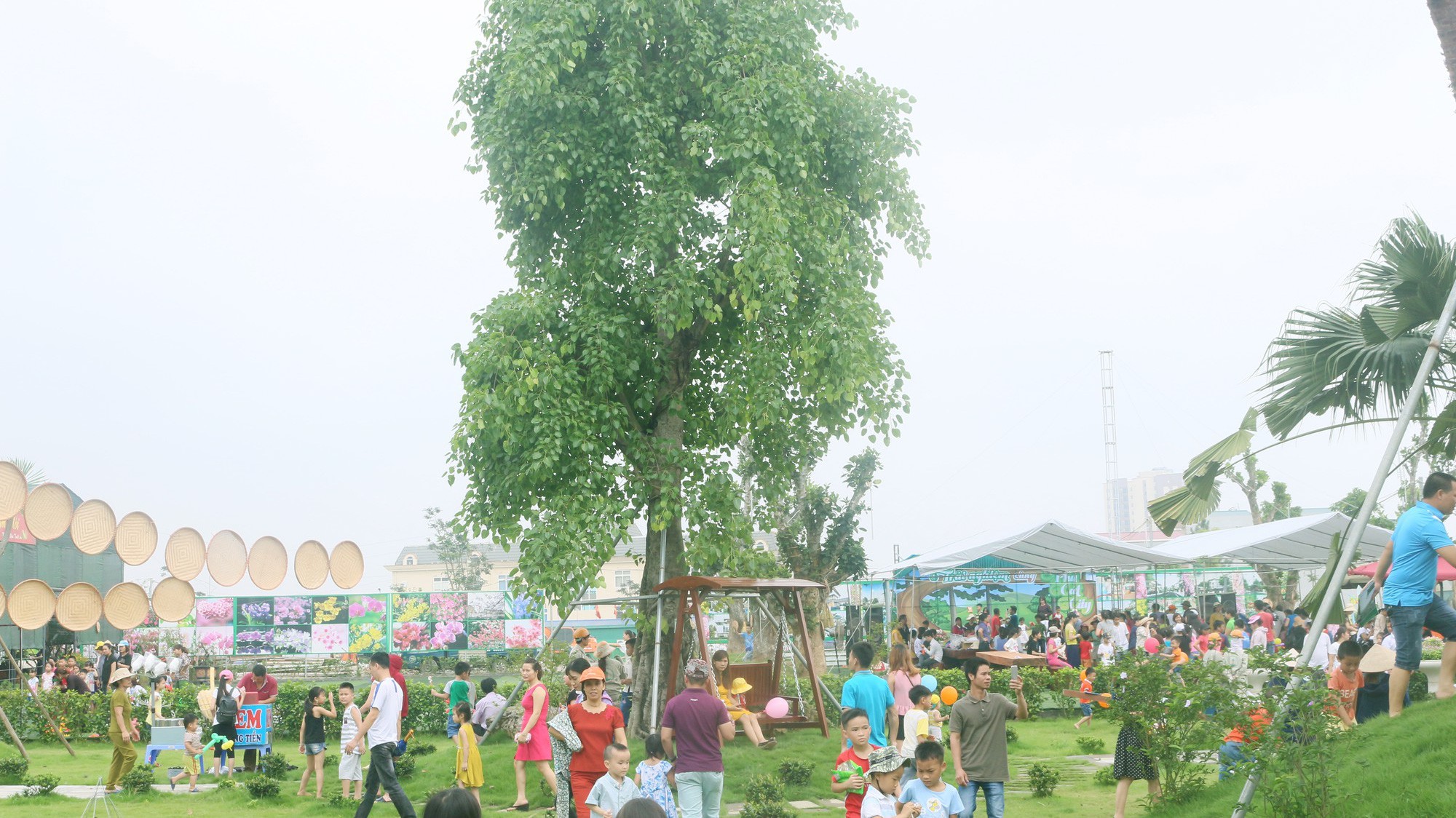 Phú Cát City là dự án biệt thự đầu tiên tại đô thị vệ tinh Hòa Lạc, có diện tích hơn 19,05 ha.