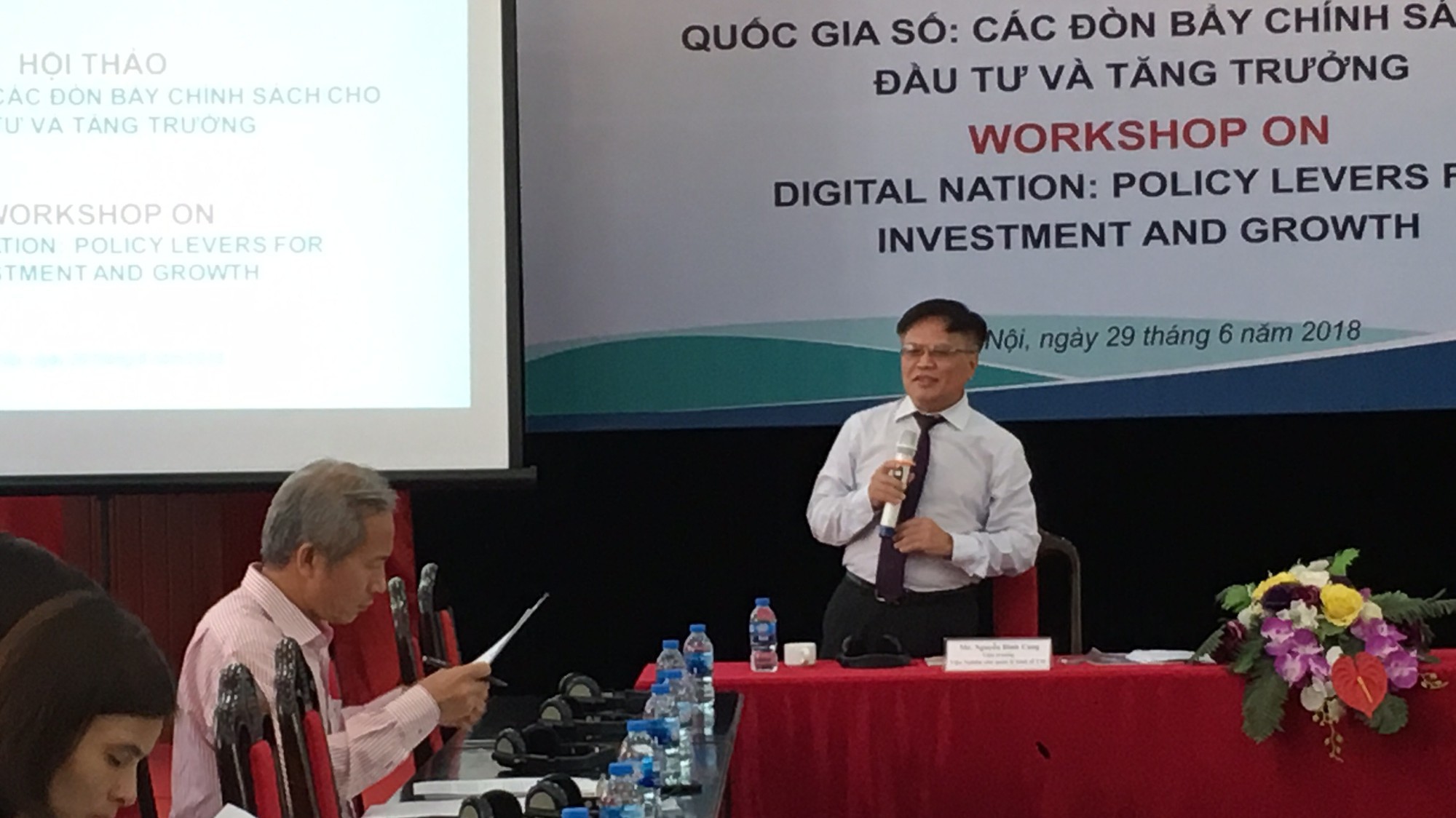 Viện trưởng CIEM, ông Nguyễn Đình Cung phát biểu khai mạc hội thảo.