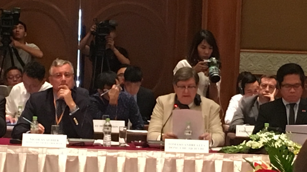 Ông Tomaso Andreatta, Phó chủ tịch Hiệp hội Thương mại Châu Âu tại Việt Nam.
Đồng chủ tịch VBF (giữa) phát biểu tại Diễn đàn doanh nghiệp Việt Nam giữa kỳ 2018.
