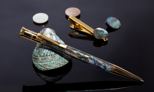 Bút Ngọc Trai - một phần tư thế kỷ khai nhịp tri thức