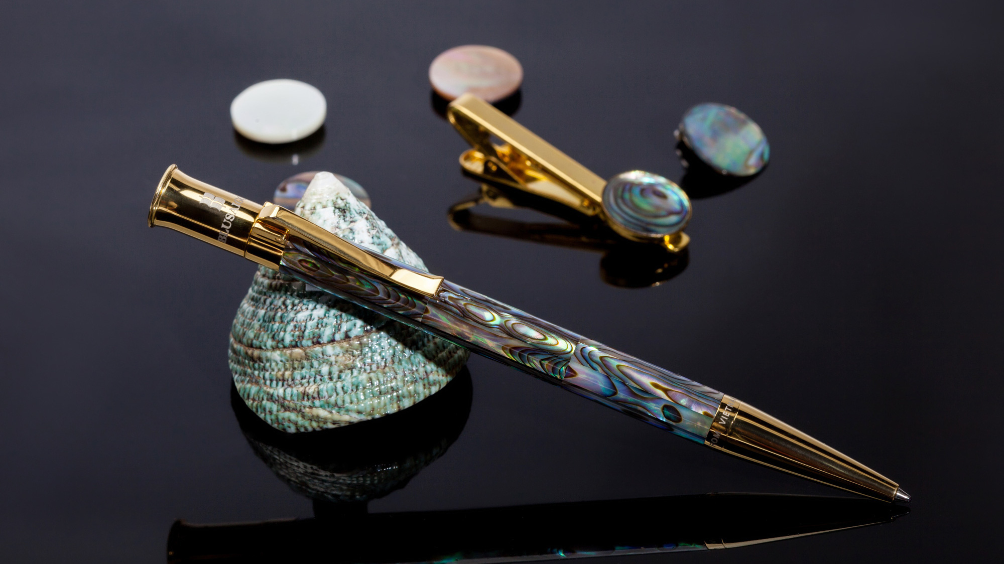 Bộ sưu tập LIAH chính thức ra mắt 15/12.