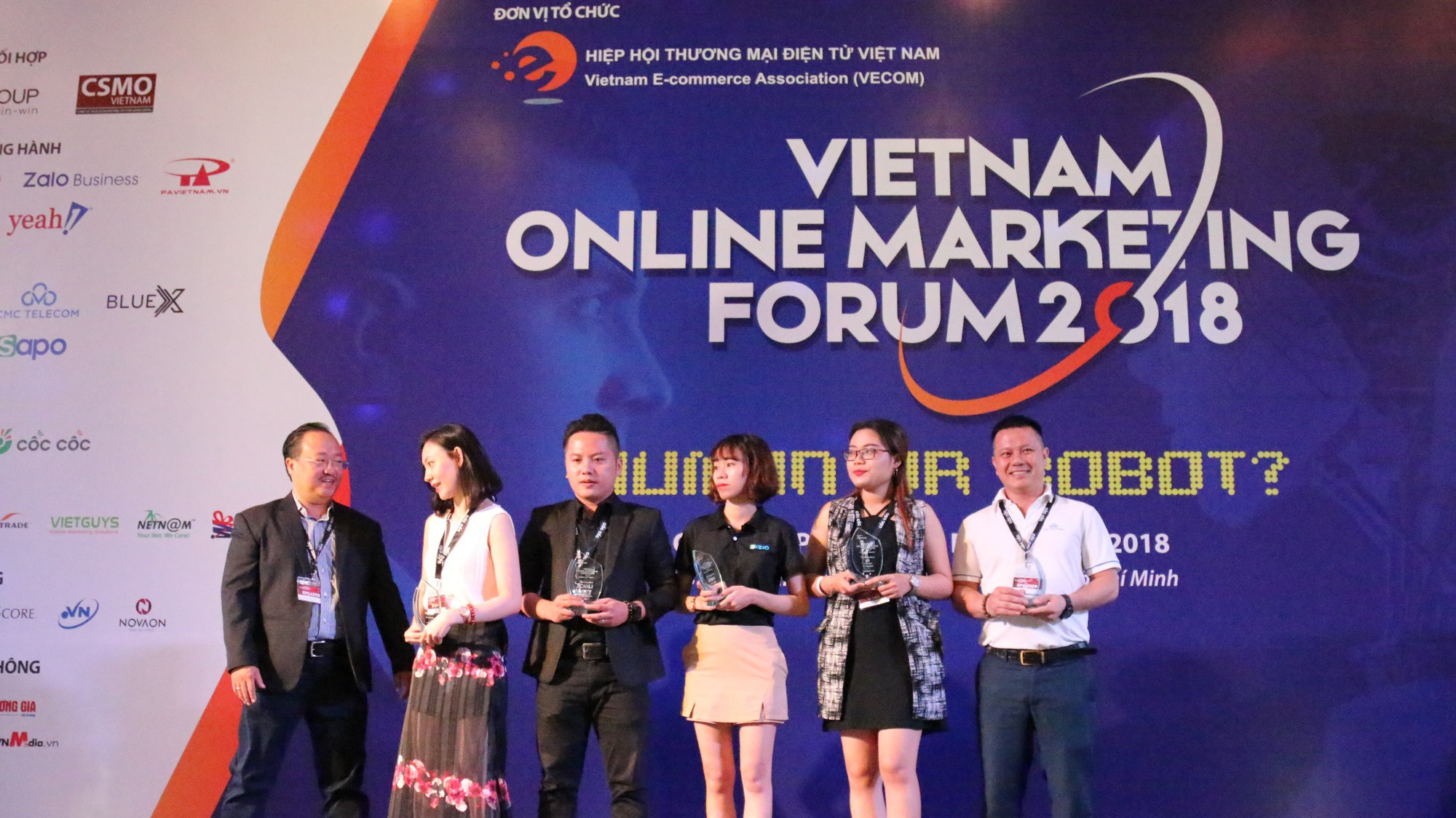 CMC Telecom không chỉ là nhà cung cấp dịch vụ điện toán đám mây hàng đầu mà còn phát triển cả những giải pháp, ứng dụng chạy trên nền tảng này cho doanh nghiệp.