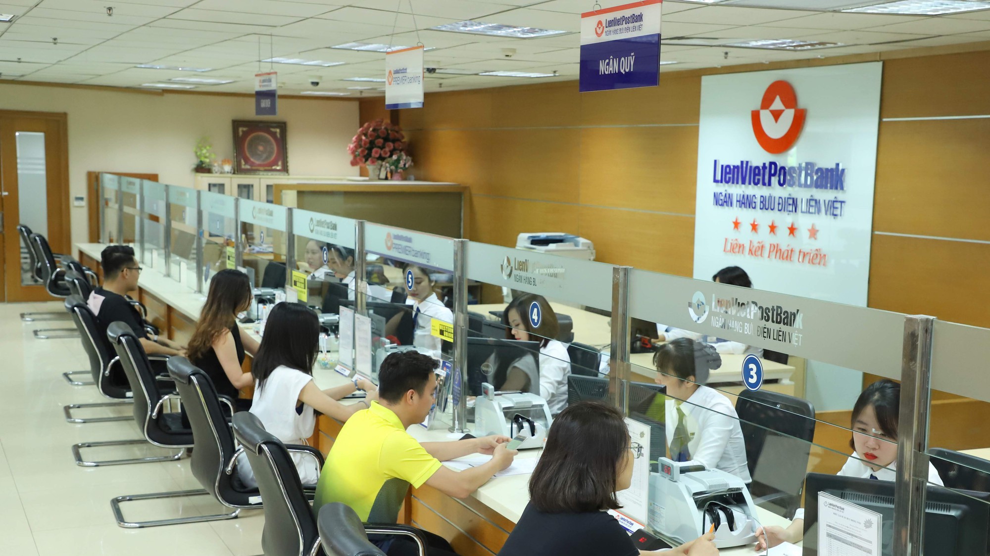 Bên cạnh việc chú trọng thúc đẩy kinh doanh, LienVietPostBank luôn duy trì các tỷ lệ an toàn đảm bảo tuân thủ quy định của Ngân hàng Nhà nước.