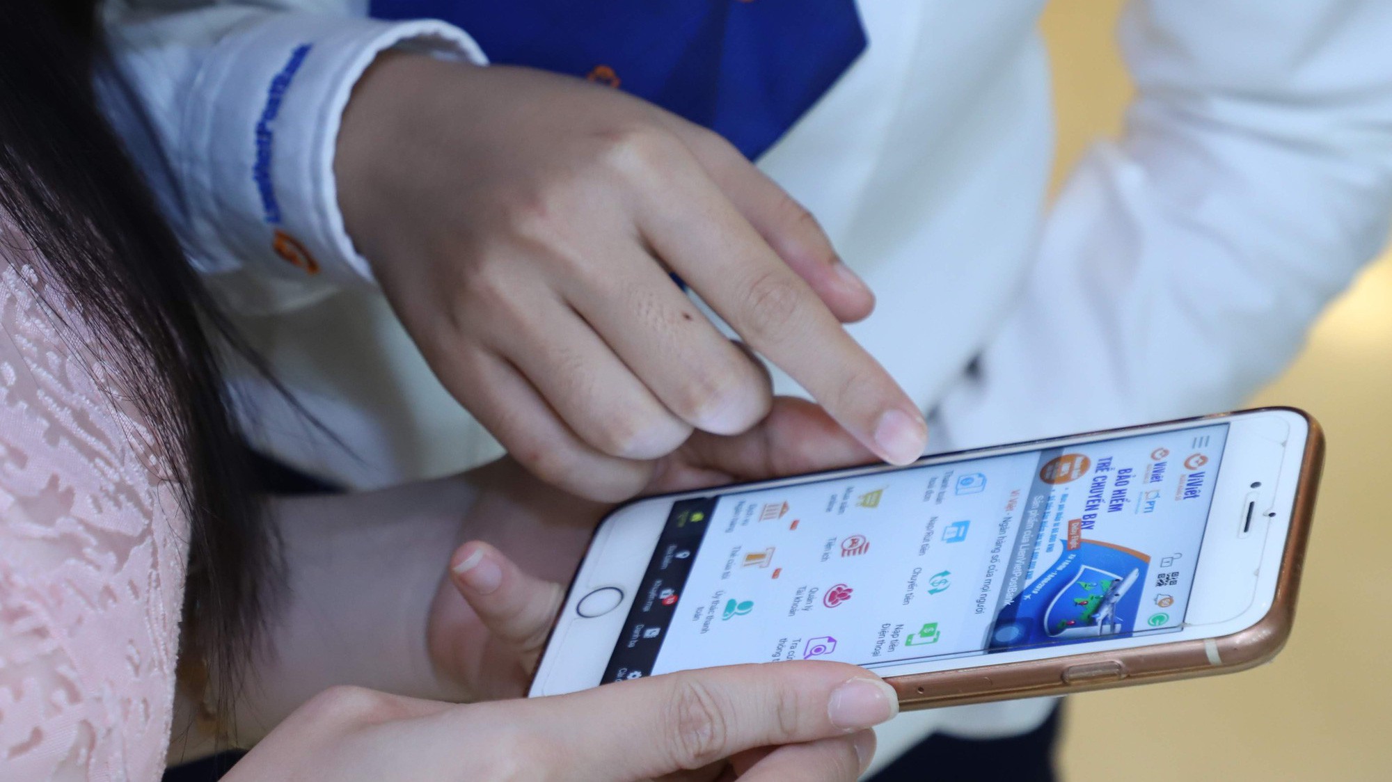 Các mảng dịch vụ góp phần không nhỏ vào lợi nhuận chung của các ngân hàng