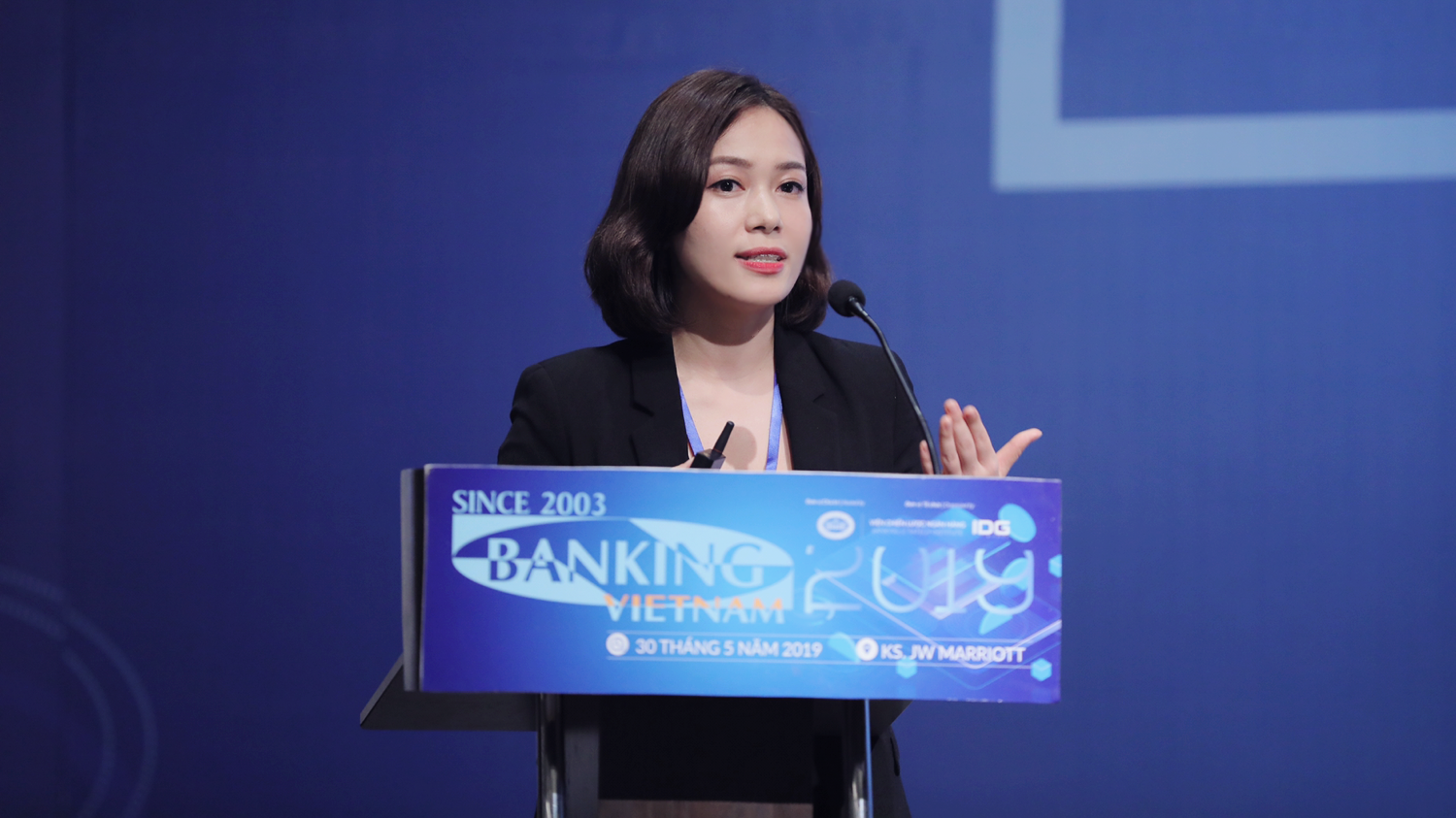 Đại diện Ngân hàng Quốc tế (VIB) - bà Trần Thu Hương, Giám đốc Khối Bán lẻ kiêm Giám đốc chiến lược đã chia sẻ tại Hội thảo Banking Vietnam 2019 .