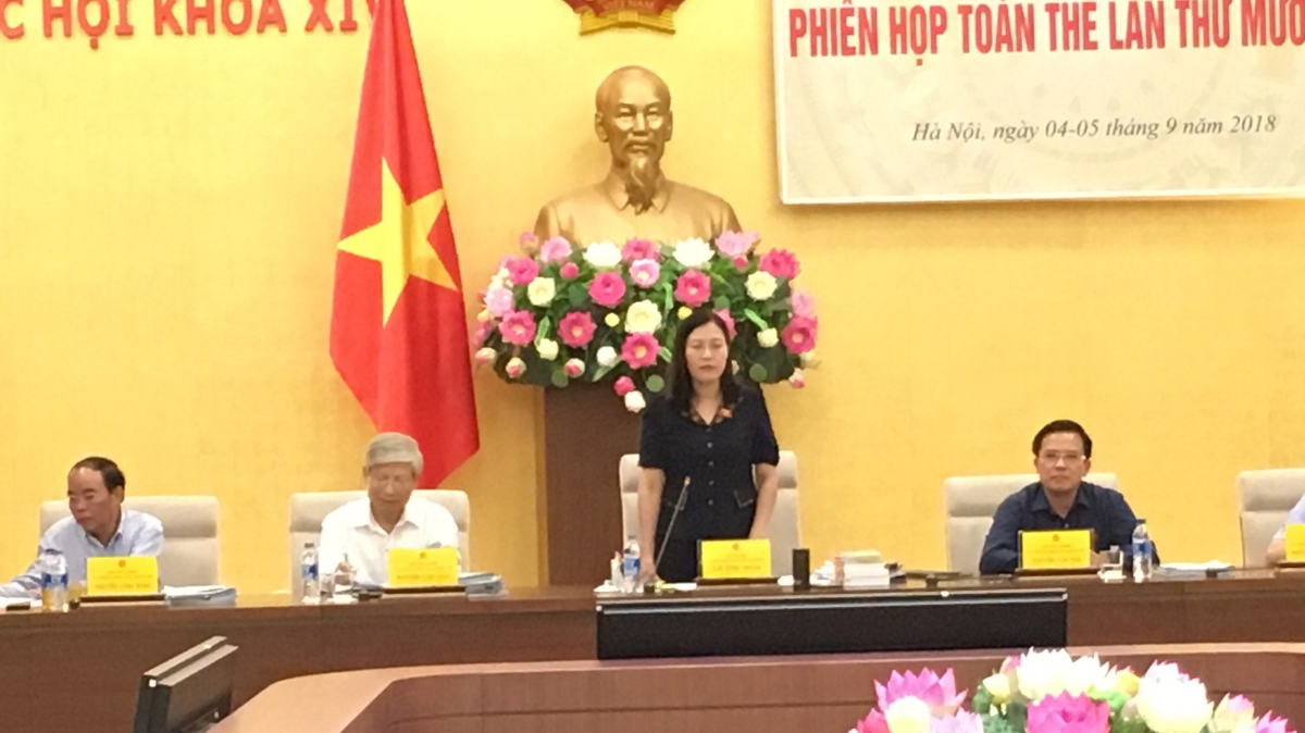 Chủ nhiệm Uỷ ban Tư pháp Lê  Thị Nga nhận xét các báo cáo của cơ quan tư pháp "kín như bưng".