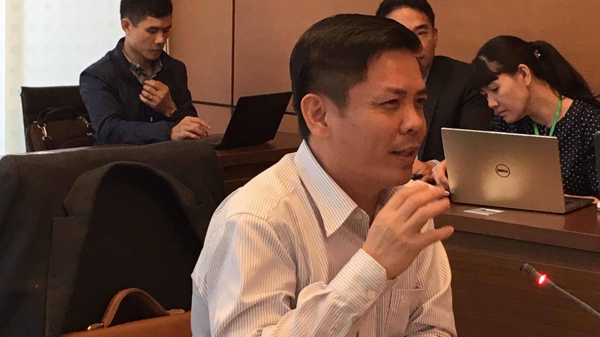 Bộ trưởng Bộ Giao thông Vận tải Nguyễn Văn Thể phát biểu tại tổ.