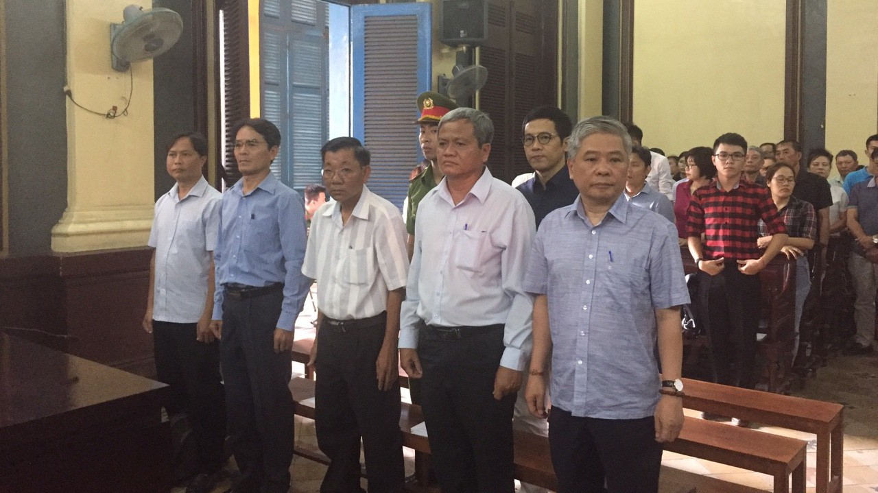 Ông Đặng Thanh Bình cùng các bị cáo tại Tòa.