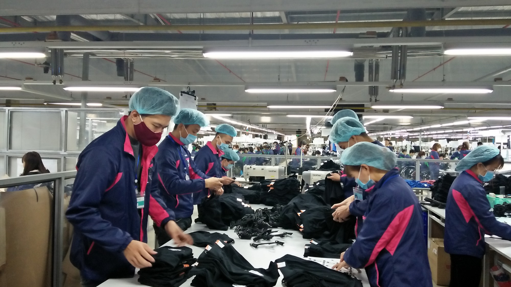 Lương tối thiểu vẫn còn ở mức thấp, nhất là trong những ngành sử dụng nhiều lao động - Ảnh minh họa - N.Dương. 