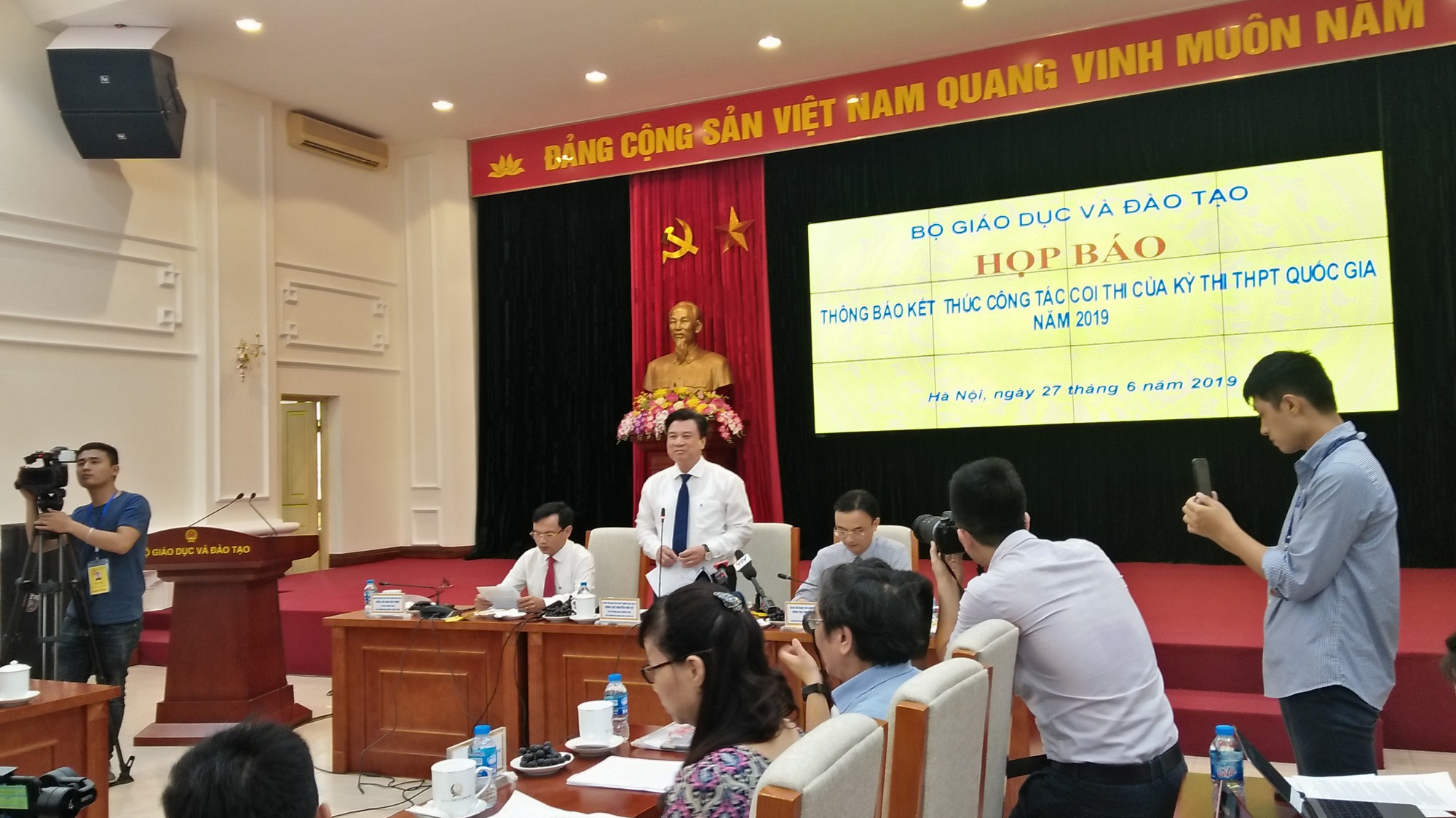 Bộ giáo dục và Đào tạo thông tin về kết quả kỳ thi THPT quốc gia tại họp báo chiều 27/6. Ảnh: N.Dương. 