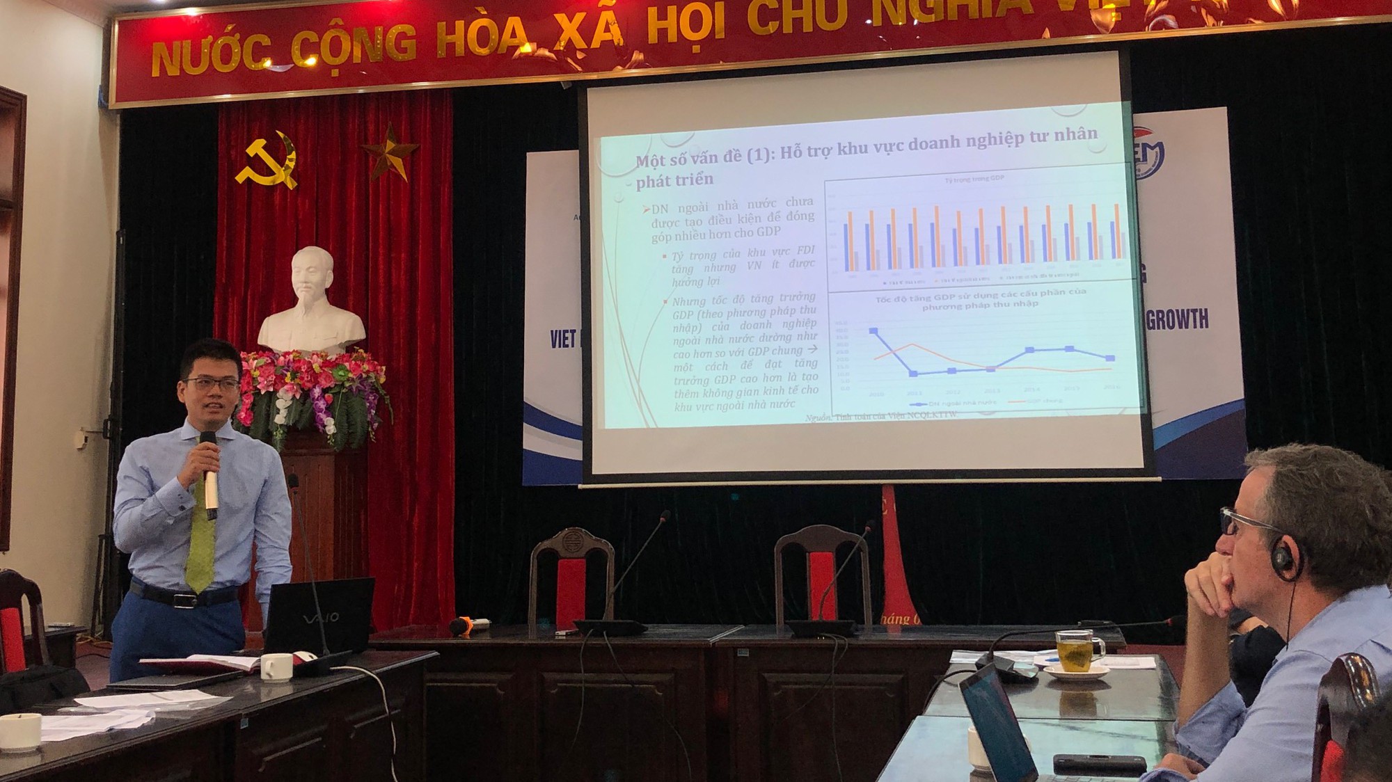 Đại diện nhóm nghiên cứu CIEM trình bày báo cáo tại hội thảo 