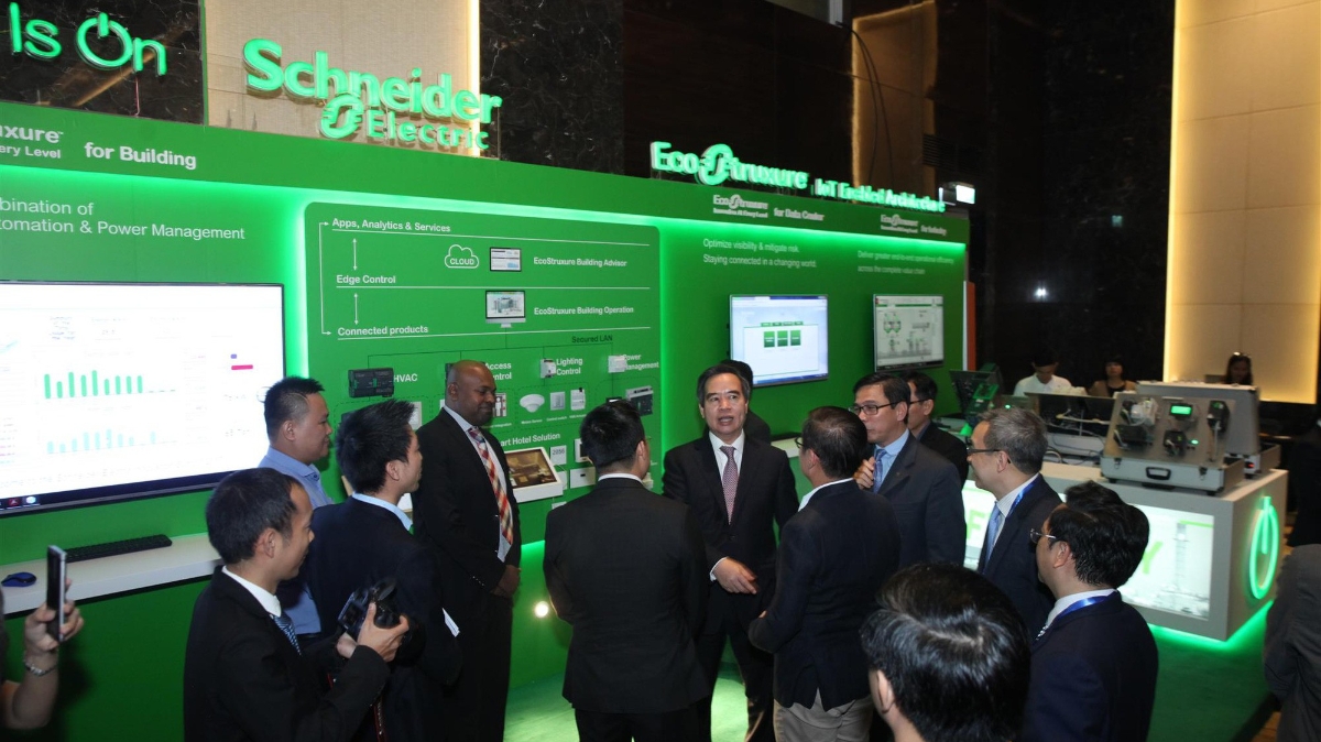 EcoStruxure for Buildings giúp biến mỗi tòa nhà thành một cỗ máy thông minh và tiết kiệm nhất trong việc đáp ứng nhu cầu và đảm bảo an toàn cho các chủ nhân cư ngụ bên trong.