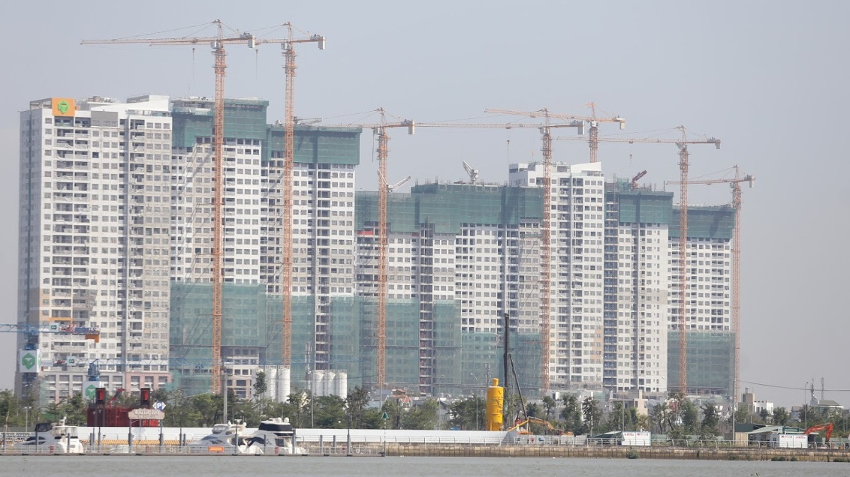 "Niềm tin của cộng đồng doanh nghiệp vào môi trường kinh doanh đang được khơi dậy: 52% doanh nghiệp tư nhân trong nước và 60% doanh nghiệp FDI cho biết sẽ mở rộng quy mô kinh doanh trong hai năm tới" - Ảnh: Quang Phúc.