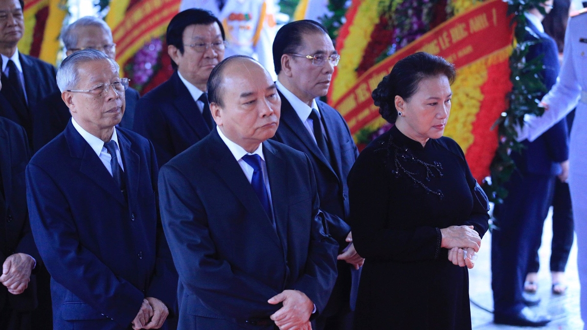 Thủ tướng Nguyễn Xuân Phúc dẫn đầu đoàn đại biểu Ban chấp hành Trung ương Đảng viếng Đại tướng Lê Đức Anh.