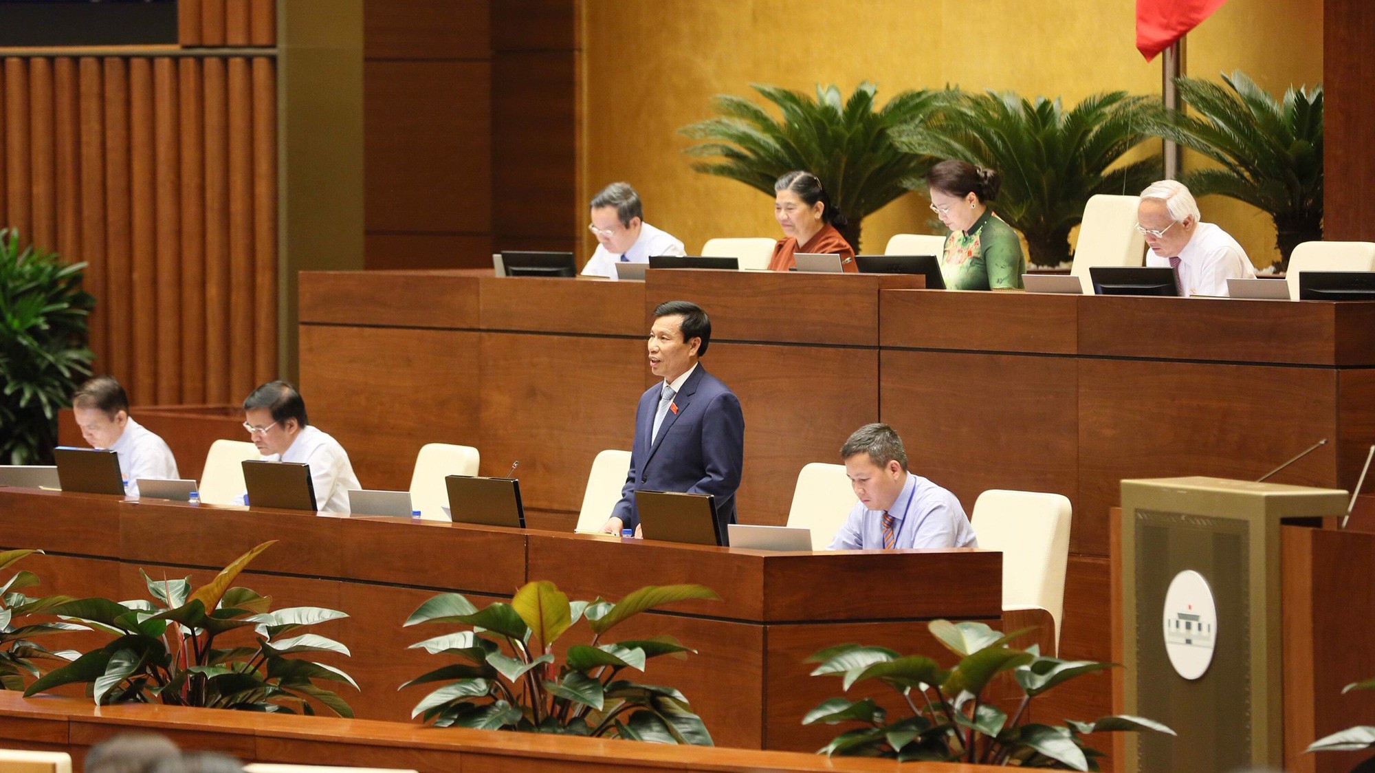 Bộ trưởng Nguyễn Ngọc Thiện trả lời chất vấn - Ảnh: VGP. 