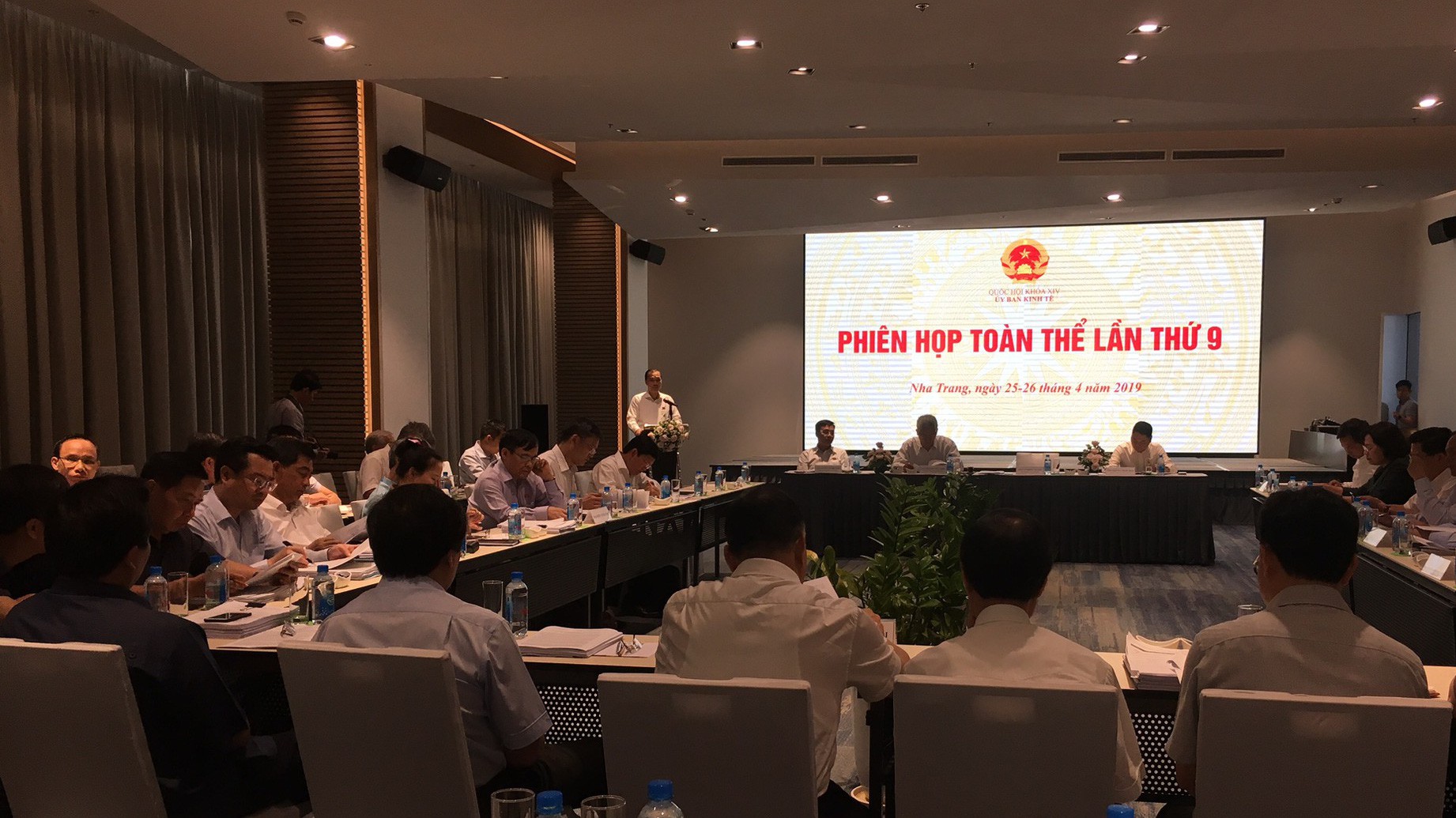 Phiên họp toàn thể lần thứ 9 của Uỷ ban Kinh tế.