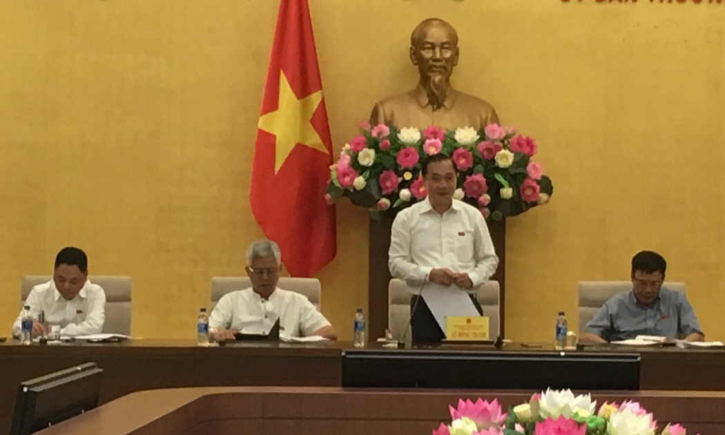 Chủ nhiệm Uỷ ban Kinh tế Vũ Hồng Thanh phát biểu khai mạc phiên họp. 