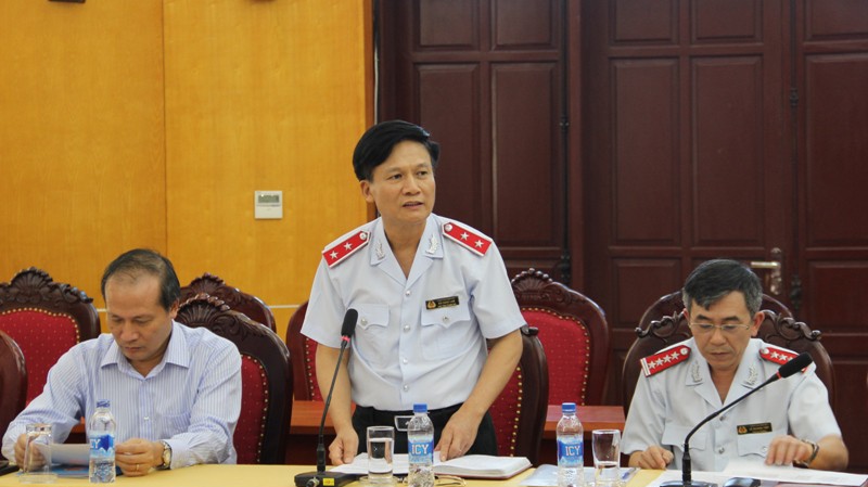 Phó tổng Thanh tra Chính phủ Bùi Ngọc Lam (đứng giữa) chủ trì buổi công bố kế hoạch kiểm tra giá điện.