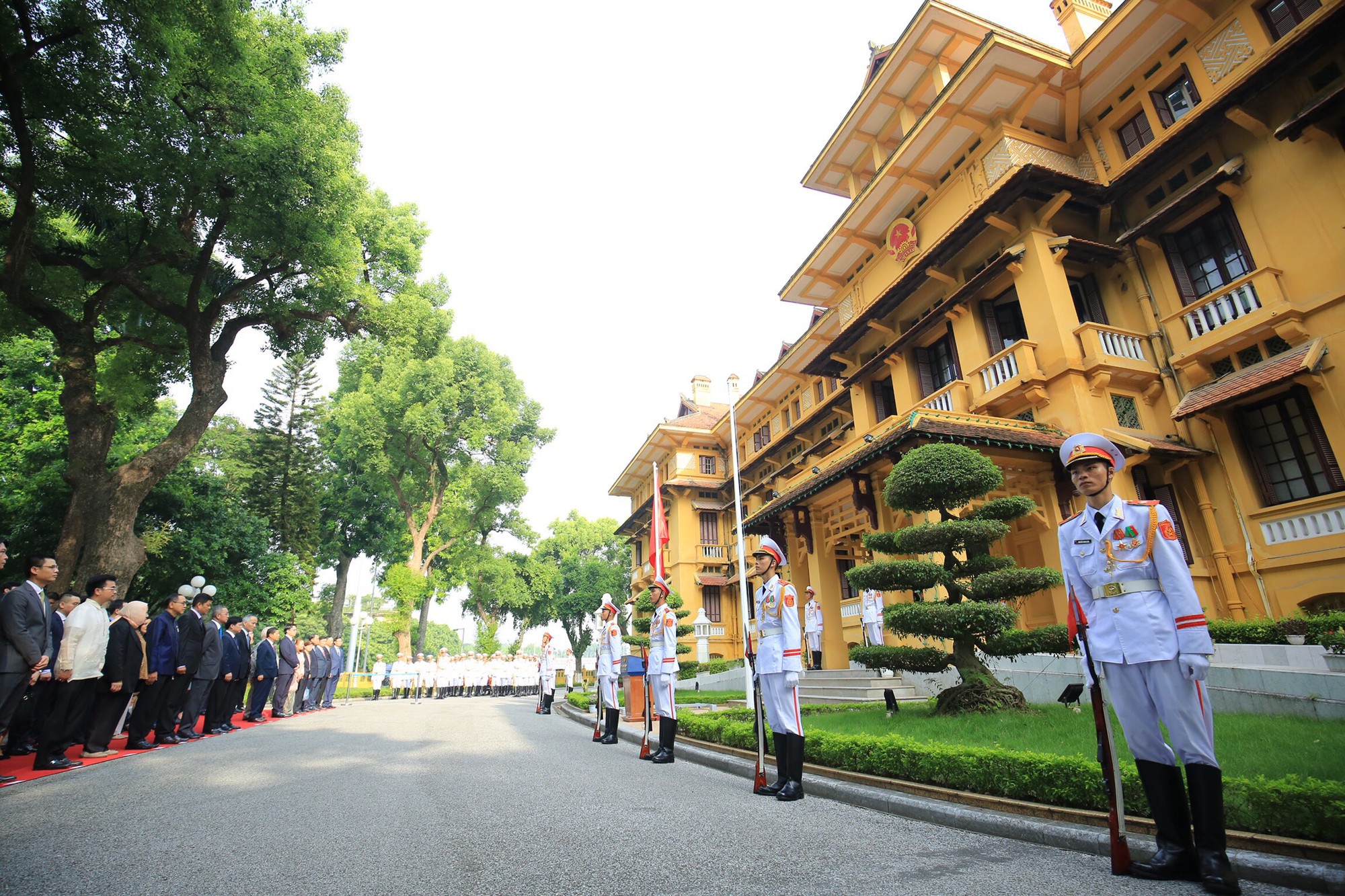 Hình ảnh lễ Thượng cờ ASEAN tại Hà Nội - Ảnh 2.
