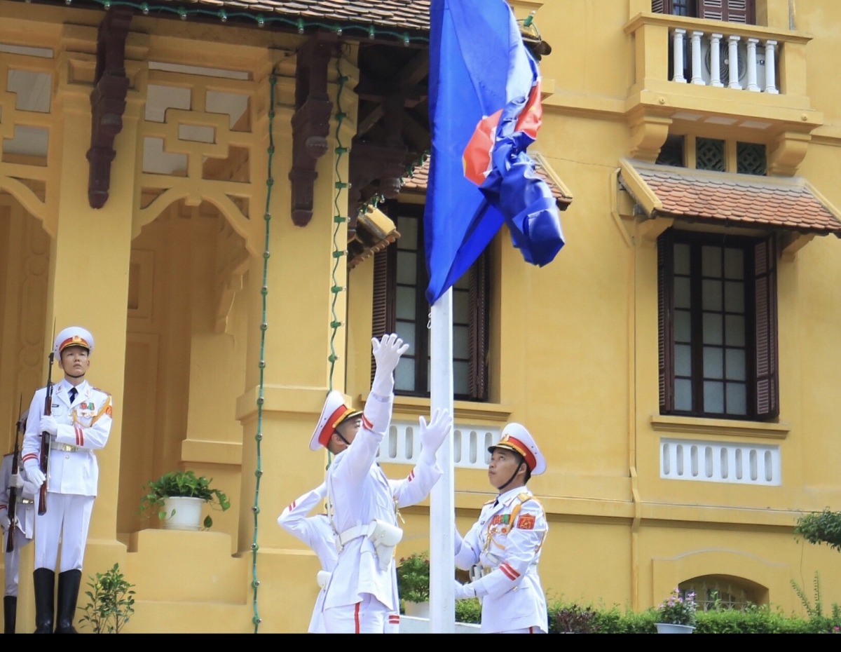 Hình ảnh lễ Thượng cờ ASEAN tại Hà Nội - Ảnh 3.