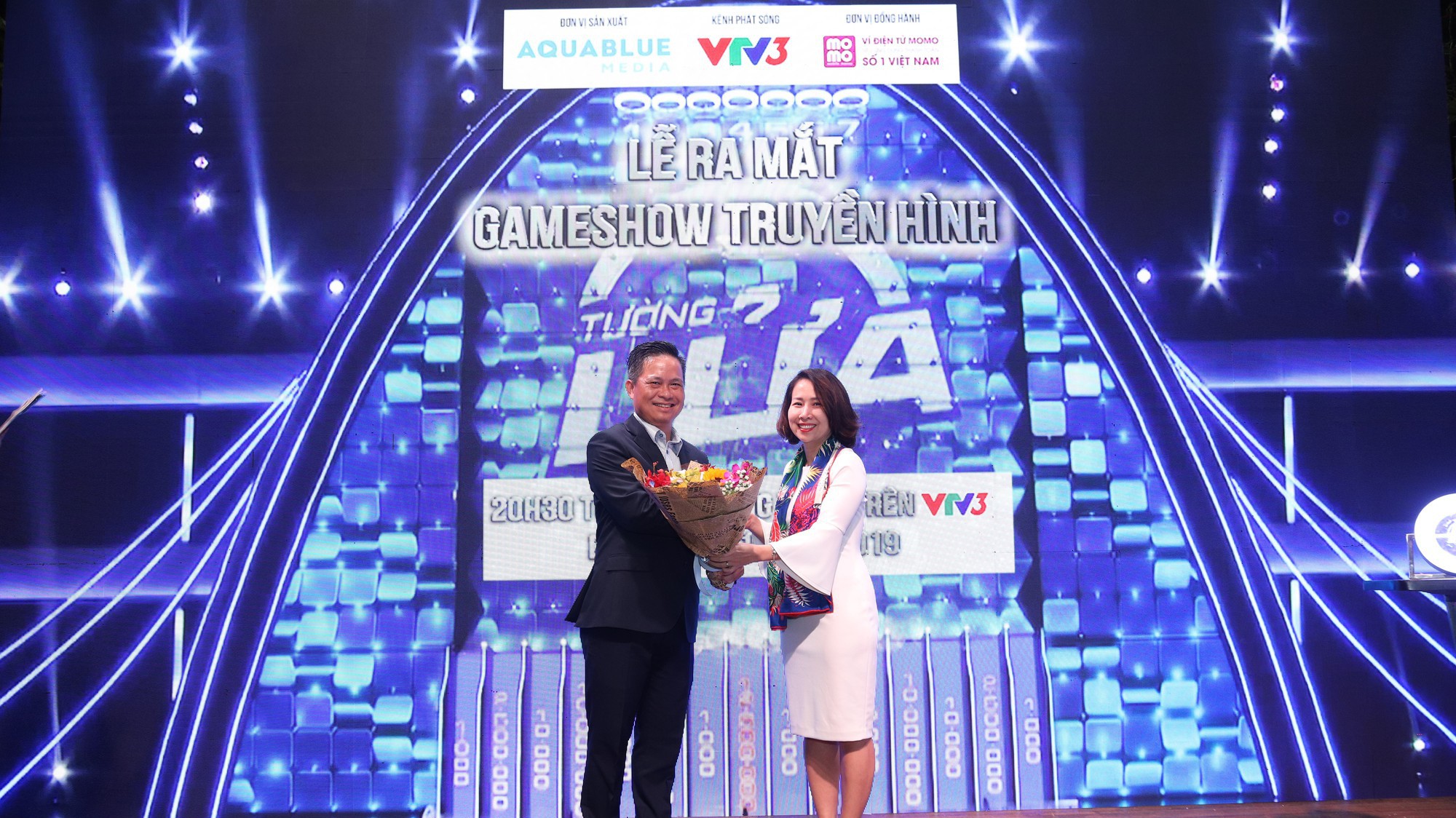 "Tường lửa" là tên gọi phiên bản Việt của gameshow đình đám The Wall đến từ Mỹ. 